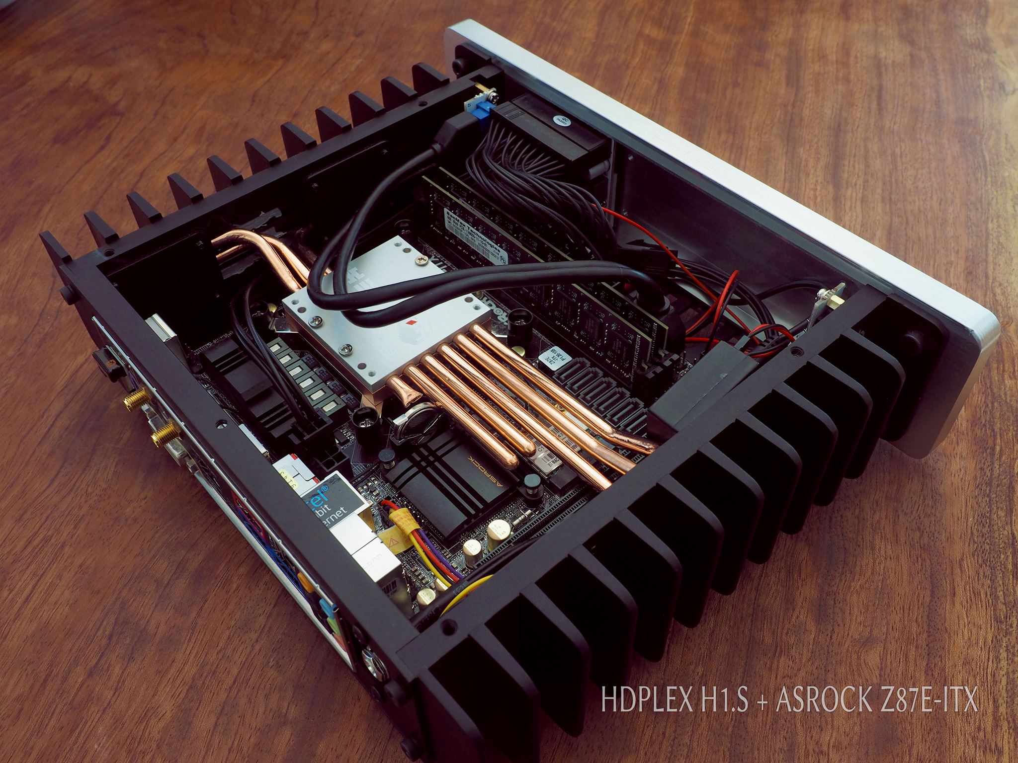 HDPLEX fanless H1.S computer case