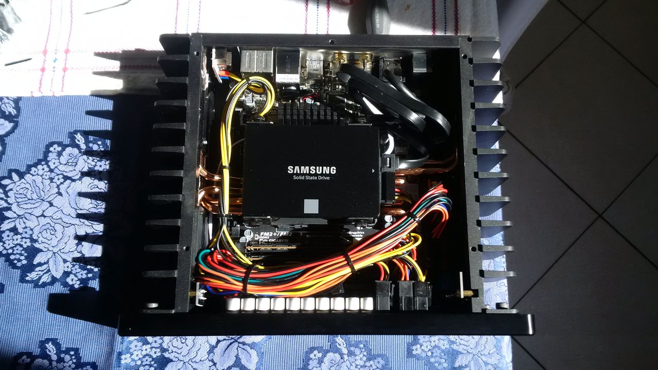 H1.S Fanless Case with AMD FM2+ Build from Italy