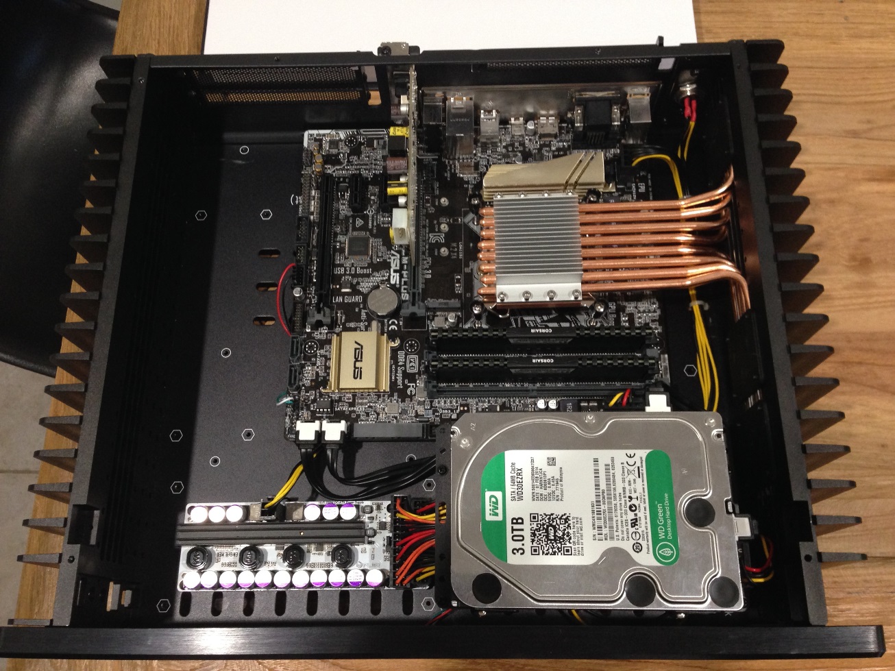 HDPLEX 2nd Gen H5 fanless PC case with SoTM USB card and Intel 6100T