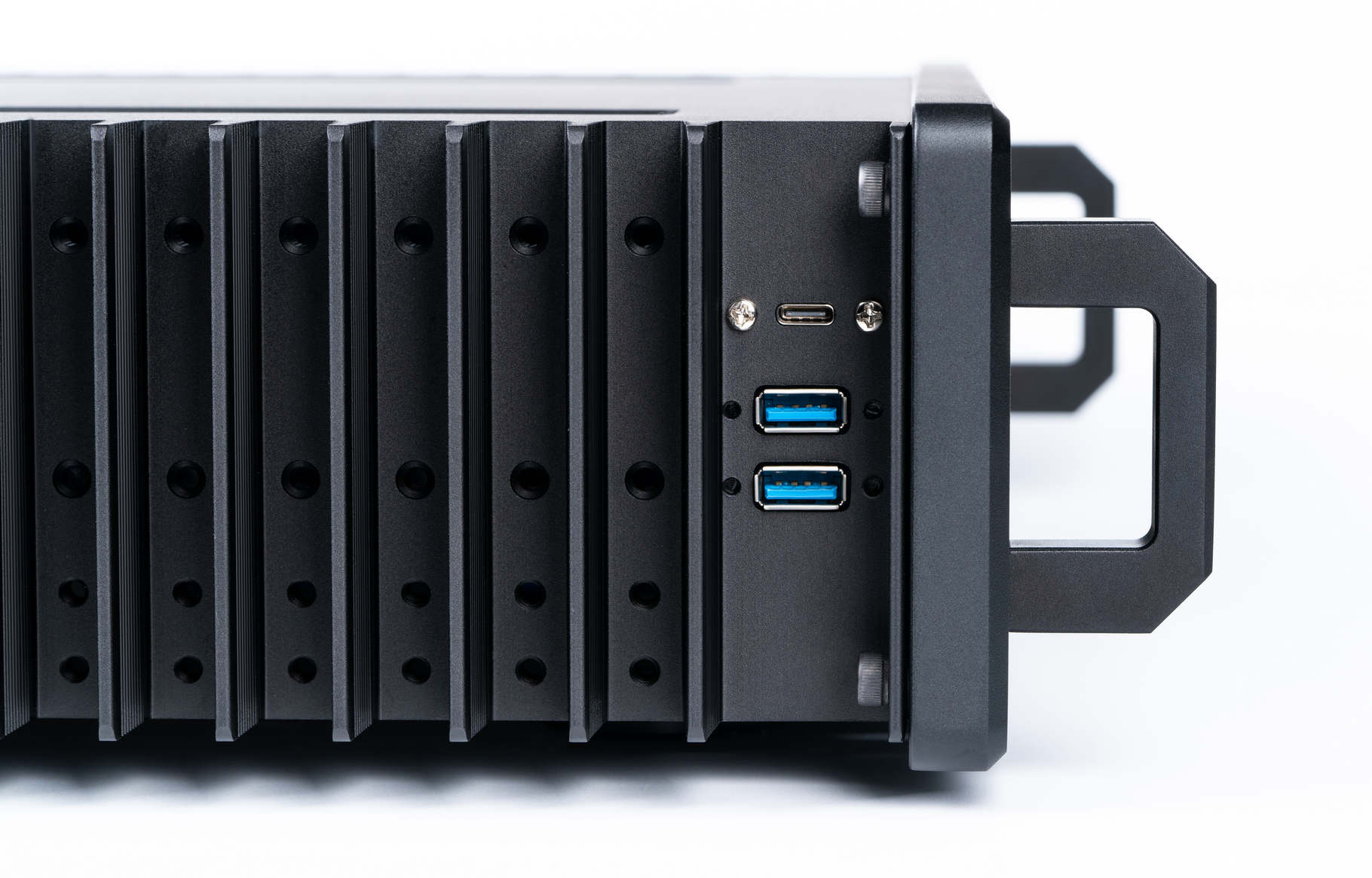 HDPLEX H5 Fanless HTPC Chassis has USB 3.1 Type C Port for Side I/O